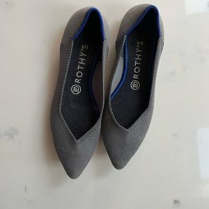 Rothy’s grey pointed flats